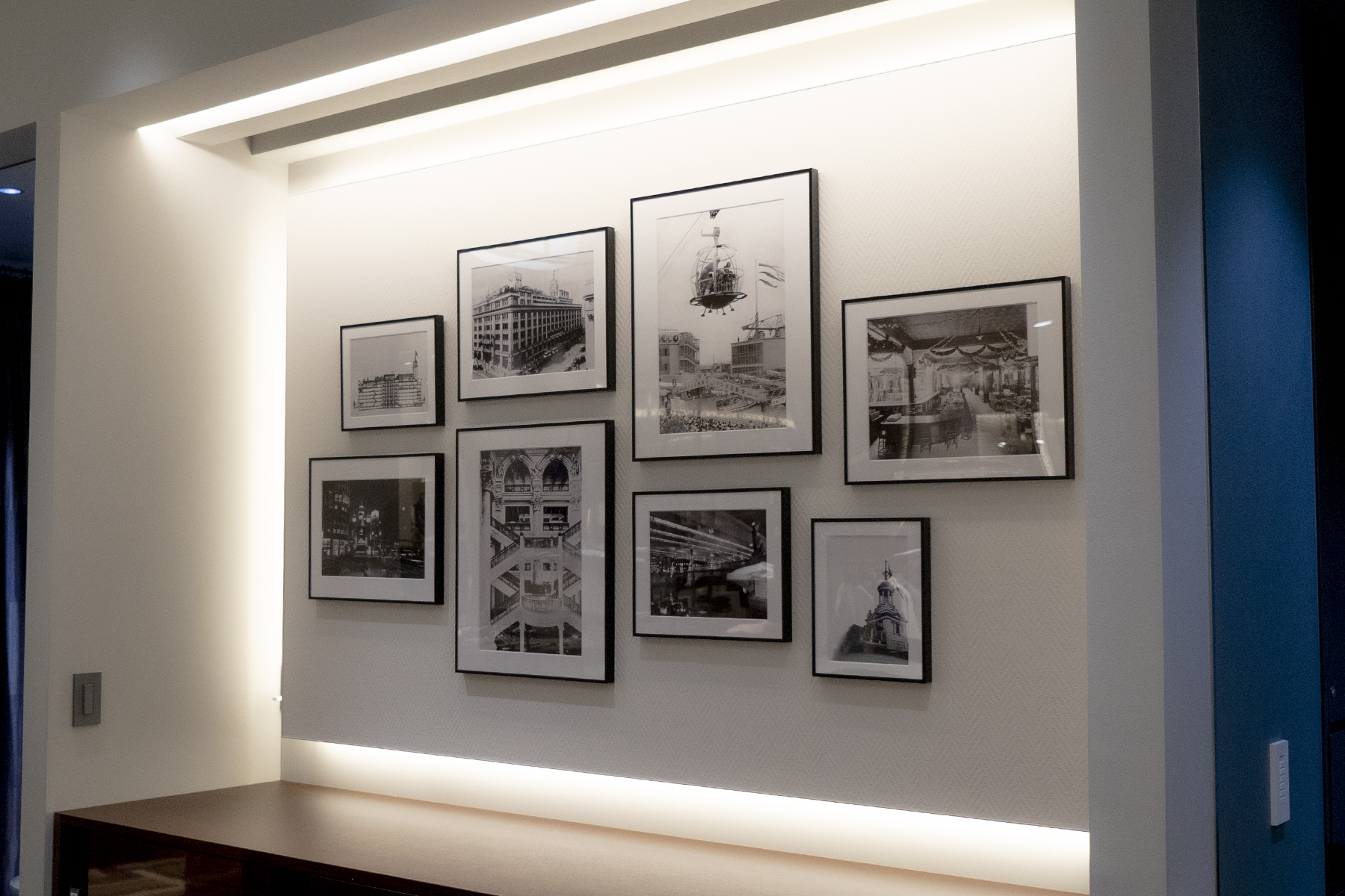 日本橋三越本店本館｜メンズクローゼット　売り場カウンター内写真展示