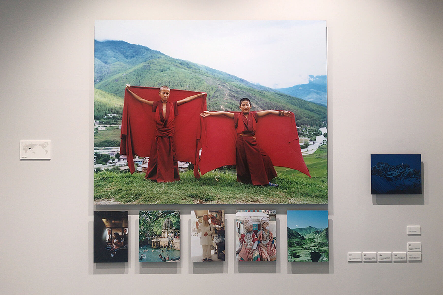TRANSIT    写真集発売記念展「光の記憶-Through our habitat」