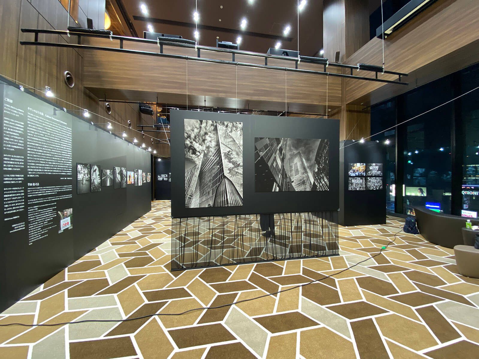 半田也寸志 写真展「キリンのような街 Culture Structure Caricature」